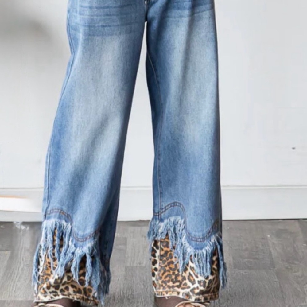 Oh -  Oli & Haley- Blue Wide-Leg Jeans with Fringed Hem Size Small-2-4 - Picture 2 of 3